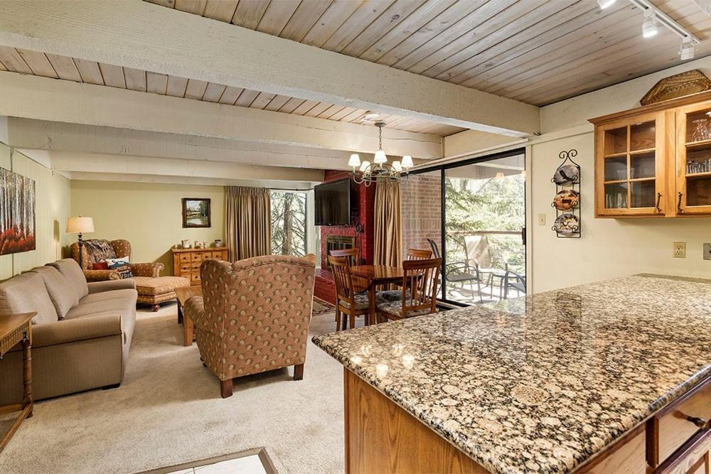 Chateau Eau Claire Unit 22, Condo Overlooking The Roaring Fork River With A Private Deck Aspen Exterior photo